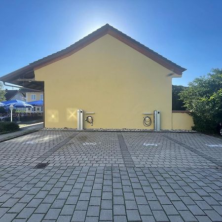 Hotel Alter Wirt Hallbergmoos Bagian luar foto
