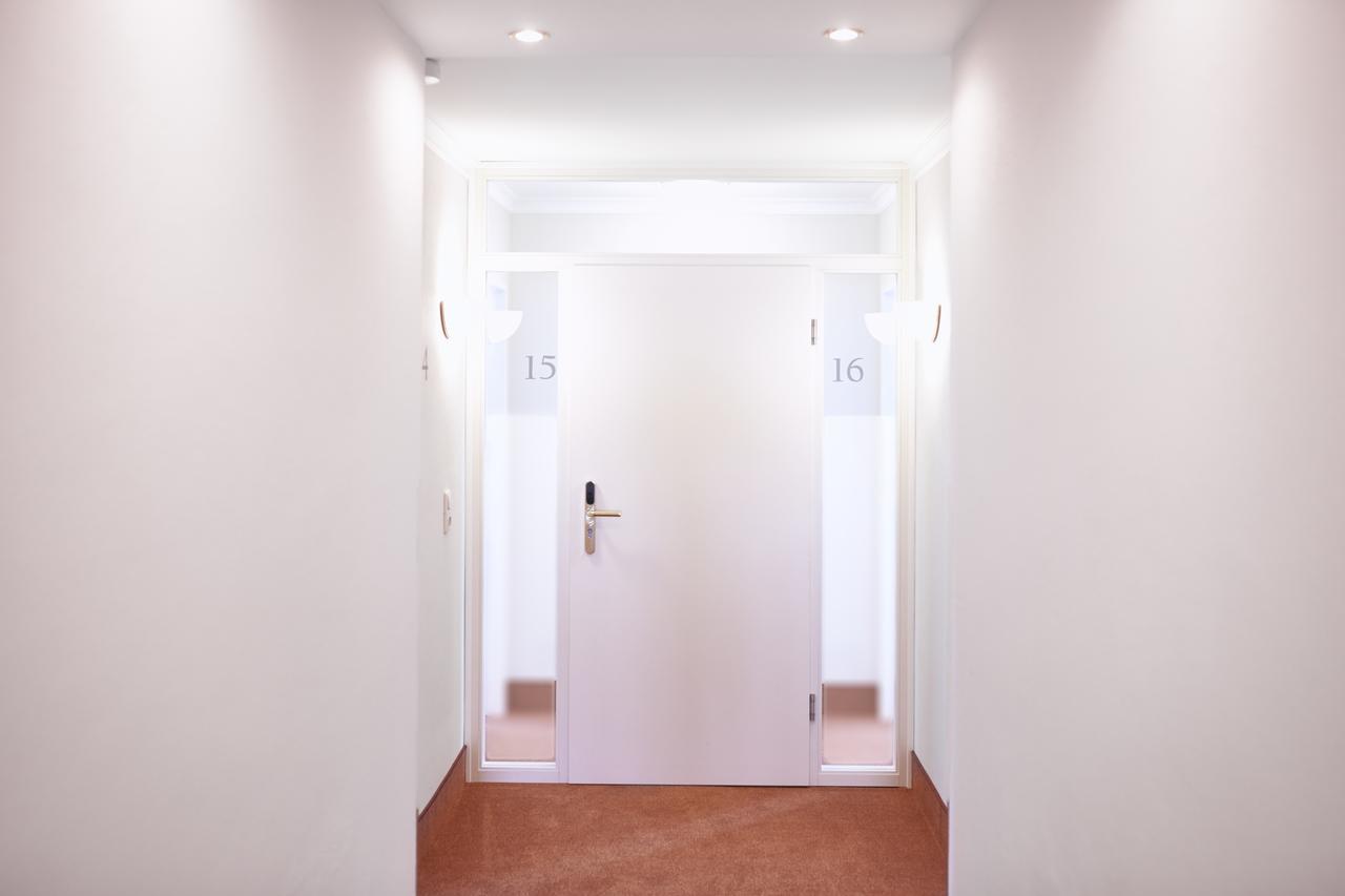 Hotel Alter Wirt Hallbergmoos Bagian luar foto
