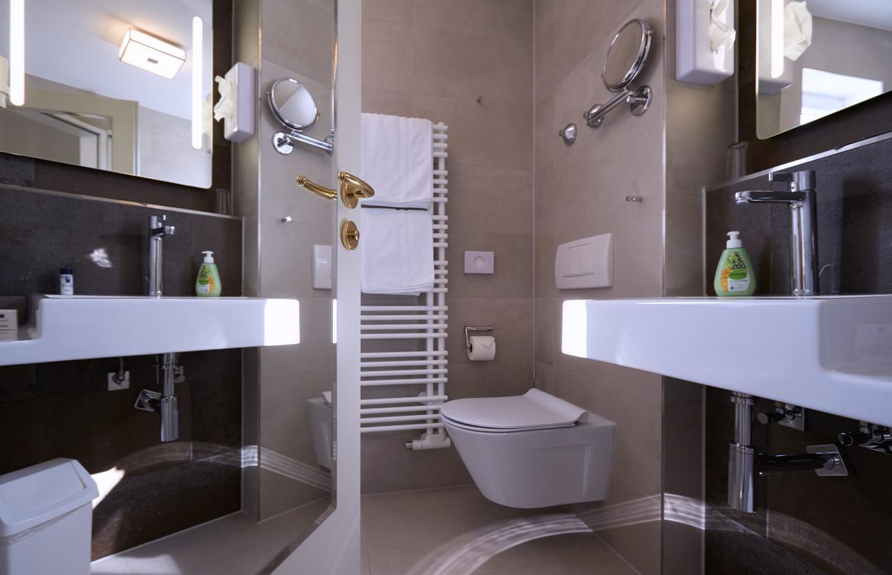 Hotel Alter Wirt Hallbergmoos Bagian luar foto