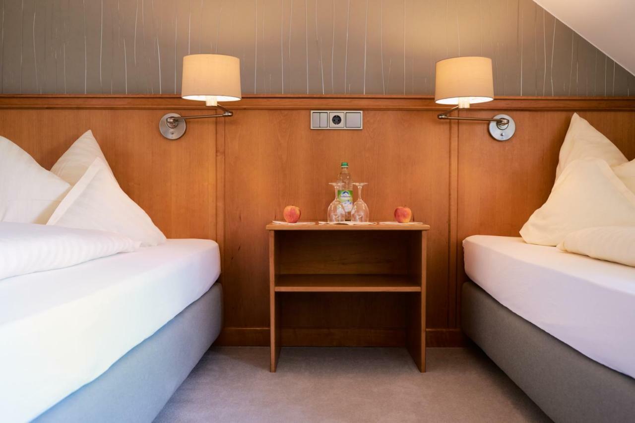 Hotel Alter Wirt Hallbergmoos Bagian luar foto
